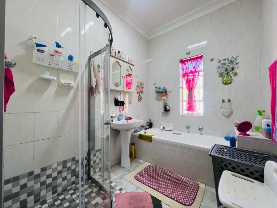 3 Bedroom Property for Sale in Bodorp Western Cape